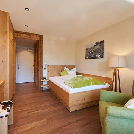 Kronenhof 4*